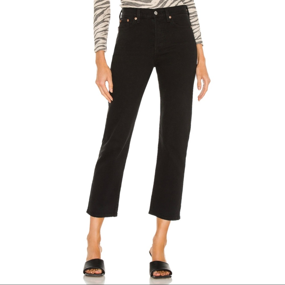 Revolve Levi’s wedgie straight ankle in black heart